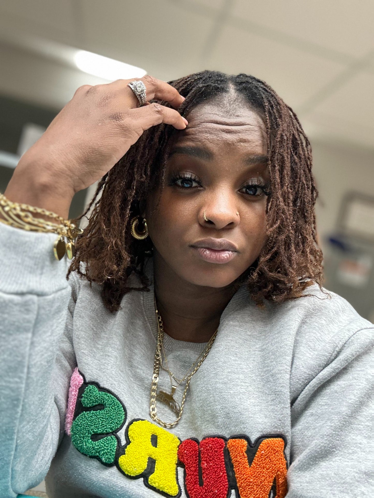 ⚪️ Grey Sweater – Scrub Life Neutral